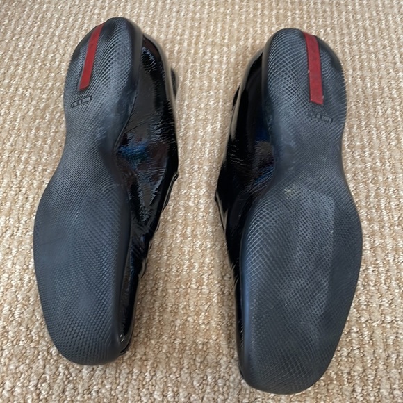 Vintage Prada blk patent slipon with toggle rubber sole shoe size 37.5  pretty! - Picture 4 of 5